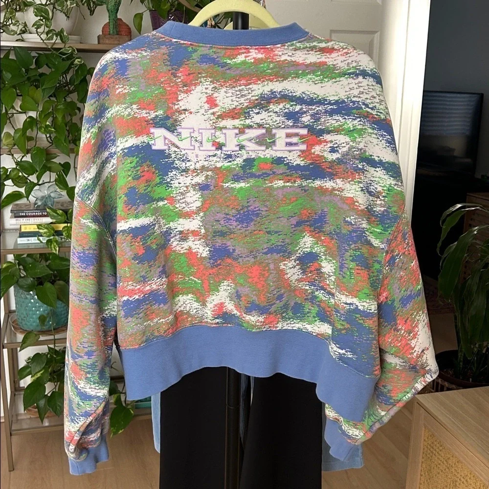 Nike Sportswear Oversized Sweatshirt Multicolor. Cropped. Size Small. PTP: 27”.